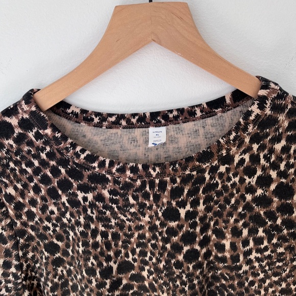Old Navy Cropped Animal Print T-Shirt - Picture 4 of 5